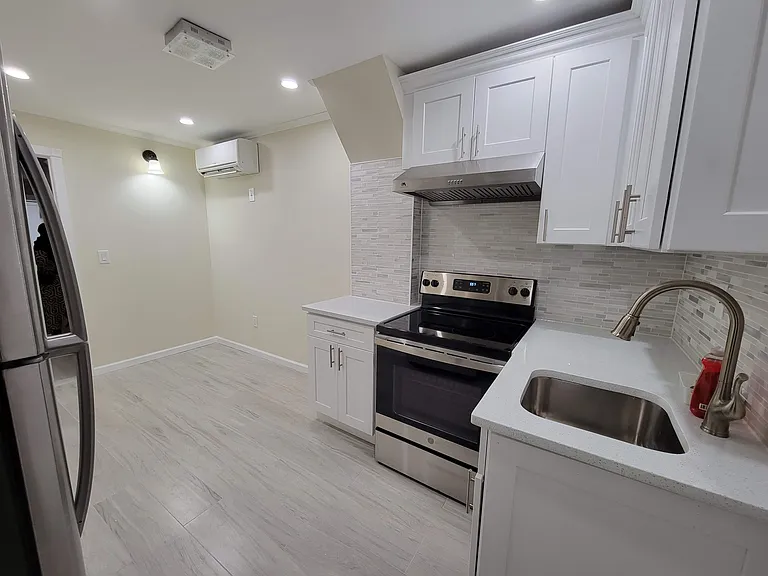 47-27 39th Pl — Photo 8