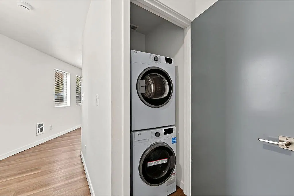 Studio, 431 sqft, $1,100 — Photo 4