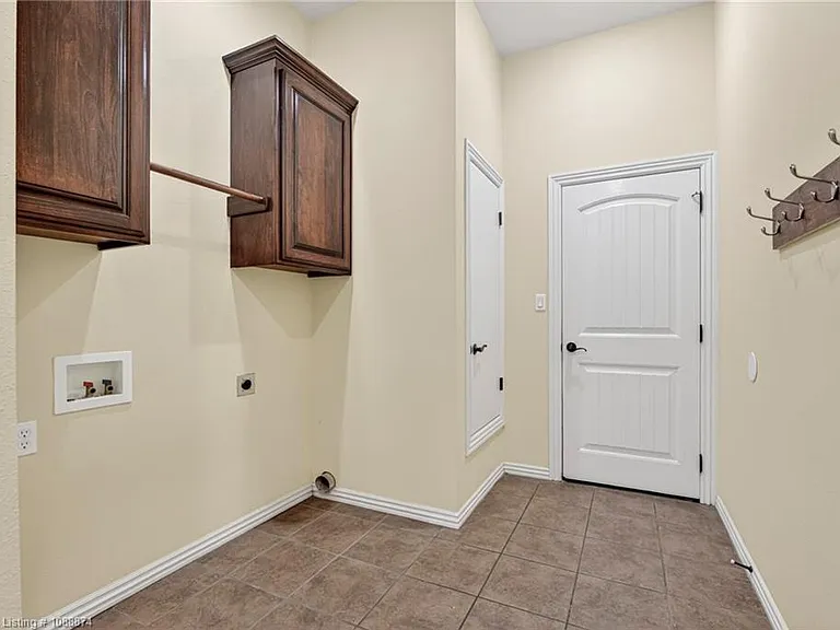 3725 Colfax Way — Photo 35