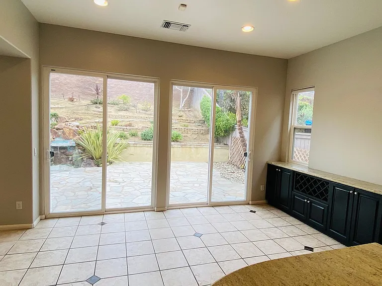 1162 Alexandra Ln — Photo 8