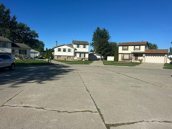 4th image of 41631 Cimarron St