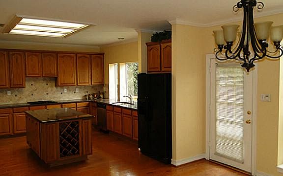 5th image of 2400 Southern Oak Dr