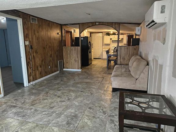 5th image of 611 Short St
