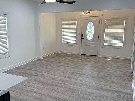 3rd image of 207 Cochran St