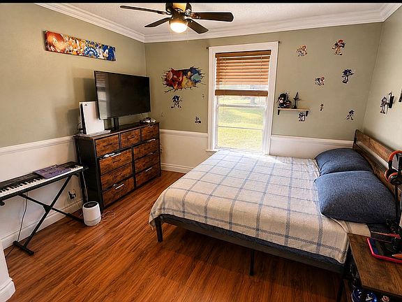 3rd image of 725 SE Carnival Ave