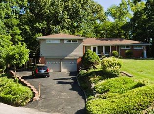 300 Carson Dr, Belleville, IL 62223