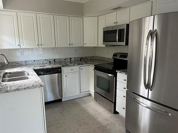 3rd image of 325 Ocean Breeze St