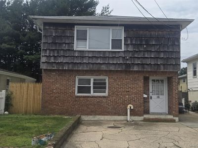 16 August Avenue, Bayville, NY, 11709