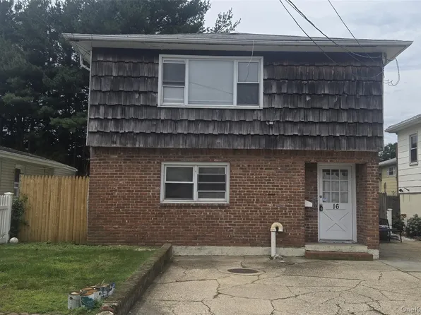 16 August Avenue, Bayville, NY 11709