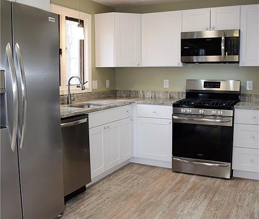 4th image of 27 Hurdis St