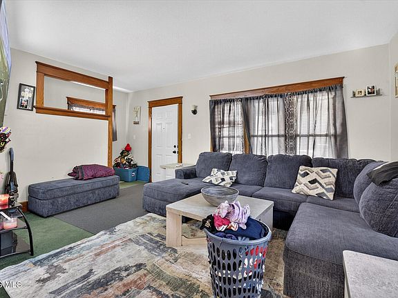 4th image of 613 Toronto Ave