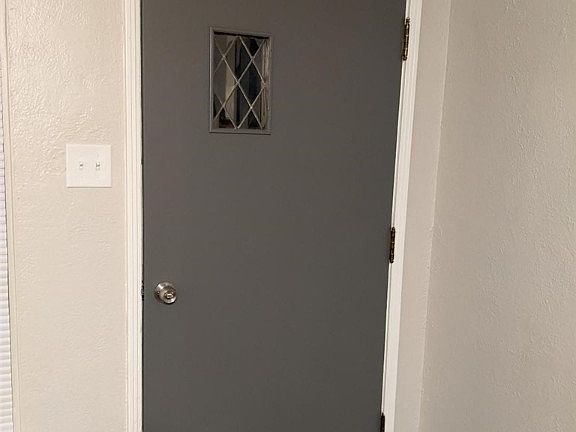 5th image of 4317 Woodcliffe Ave