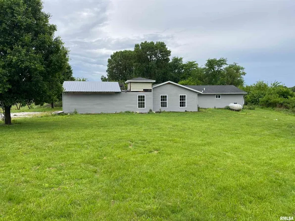 2067 New Lake Rd, Jacksonville, IL 62650