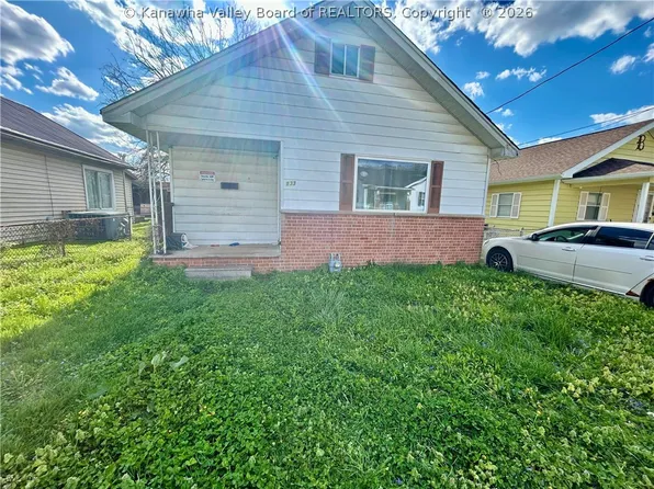 133 7th St, Dunbar, WV 25064