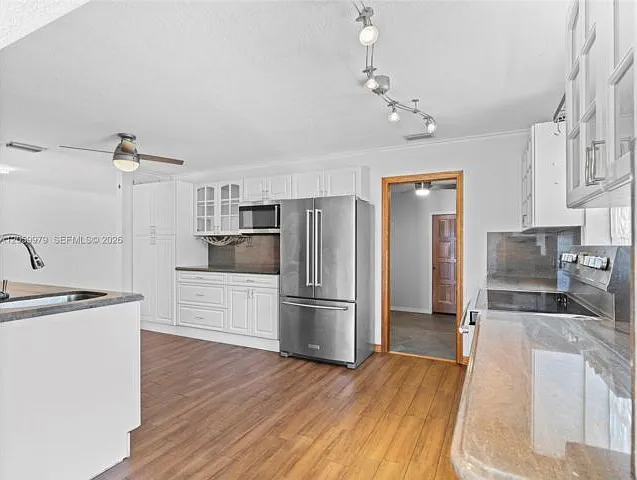 3 bed, 2.0 bath, $4,600 — Photo 4