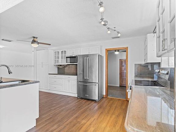 4th image of 2021 N 52nd Ave