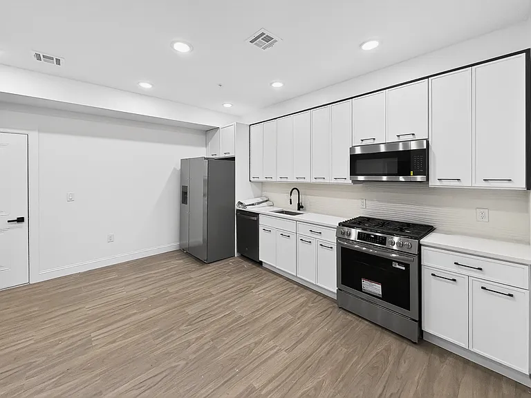 270 Hunterdon St #1 — Photo 6