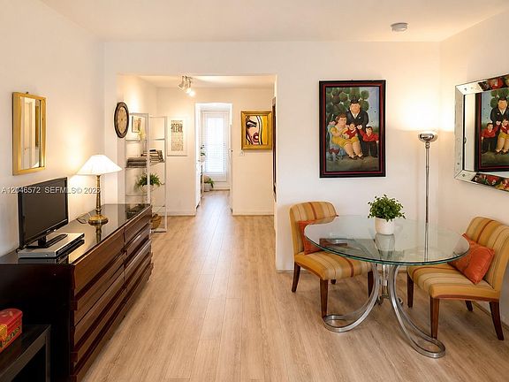 4th image of 1050 Pennsylvania Ave APT 12-A