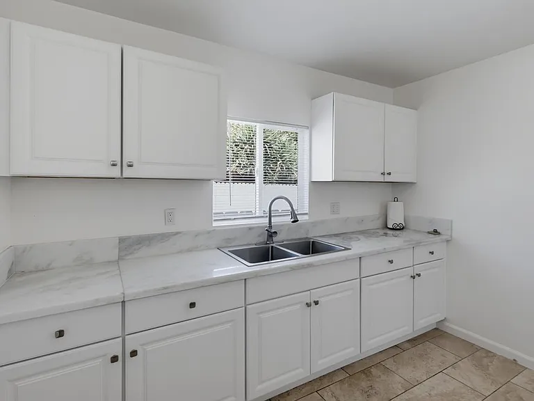 4222 Myrtle Ave — Photo 14