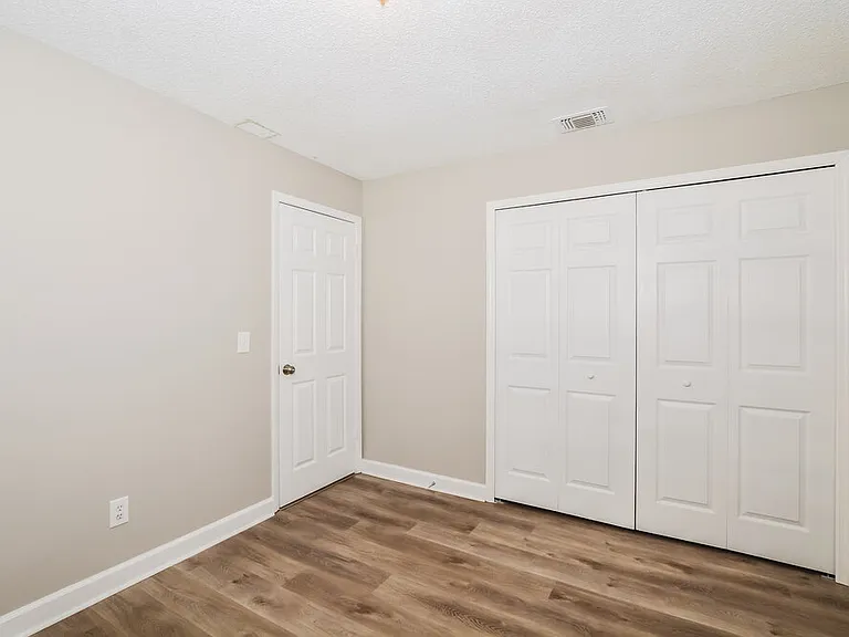 426 Iowa Woods Cir E — Photo 13