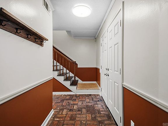 4th image of 37 Coachlight Dr
