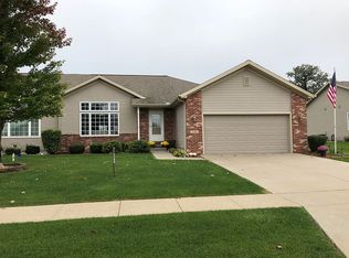 1402 Calvin Dr, Washington, IL 61571