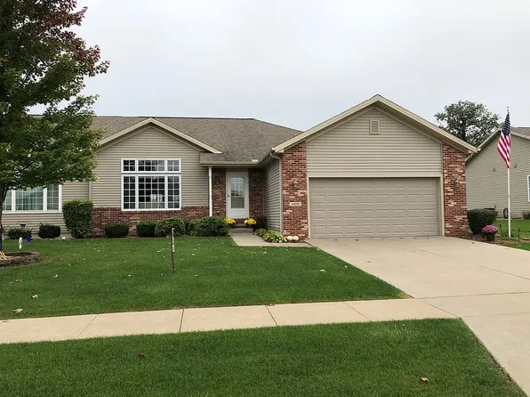 1402 Calvin Dr, Washington, IL 61571