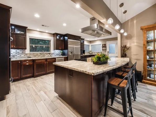 5 Tree Frog Dr, Houston, TX 77074