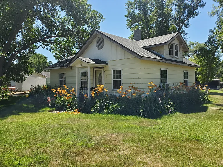 802 Broadway St — Photo 3