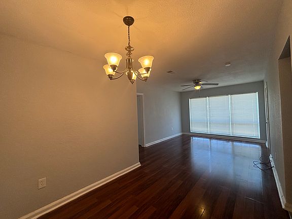 4th image of 211 E Highland Dr