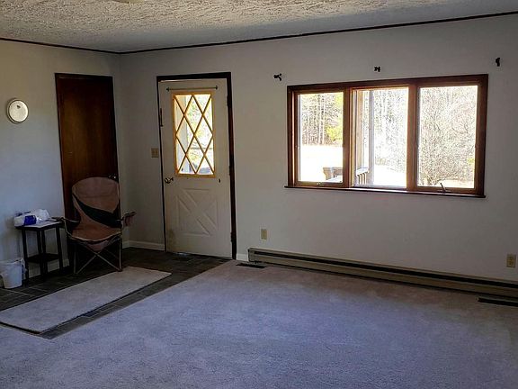 3rd image of 25 Pine Dr