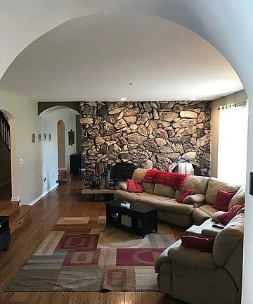 5th image of 155 Sherwood Dr