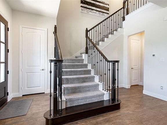 3rd image of 2400 Holland Grv