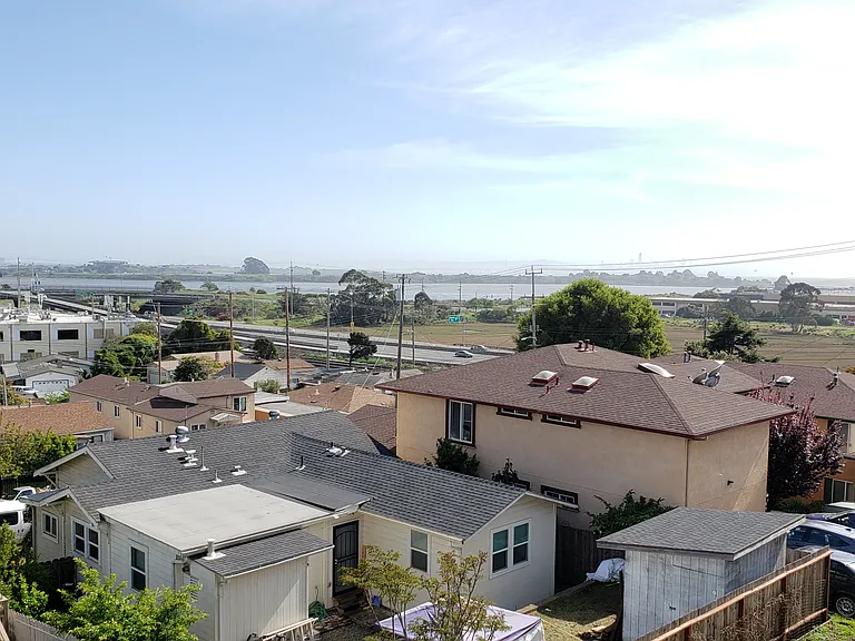 Sunset Vista Apartments — Photo 19