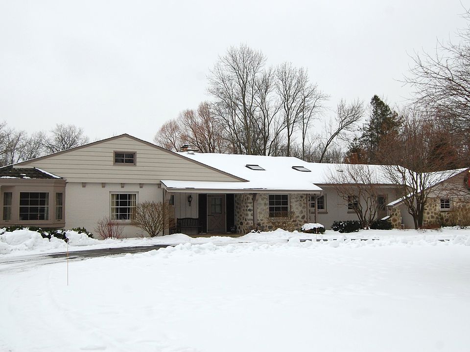 8220 N Pelican Ln, River Hills, WI 53217 | Zillow