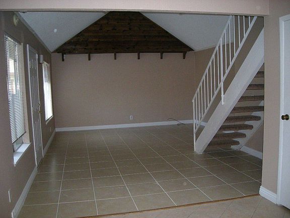 3rd image of 3139 Batavia Dr
