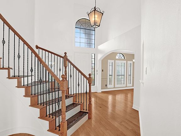 3rd image of 3404 High Vista Dr