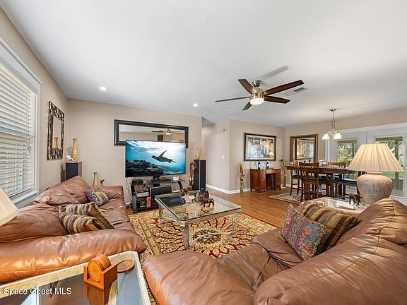 4th image of 6760 Haddington Dr
