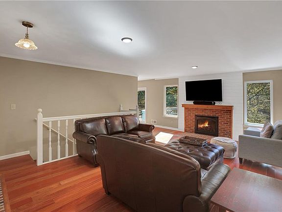 3rd image of 3687 Vinyard Way