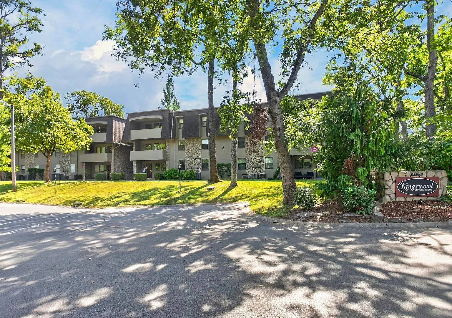 Charming 2-Bedroom Nashville Condo! — Photo 3