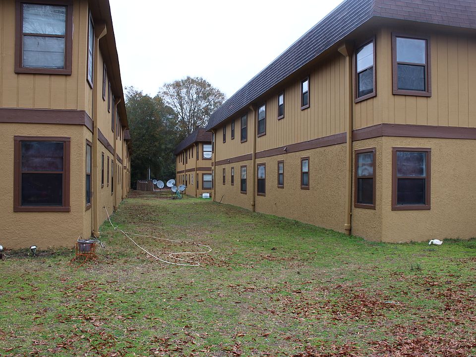 2nd image of 811 66th Ave N APT C1