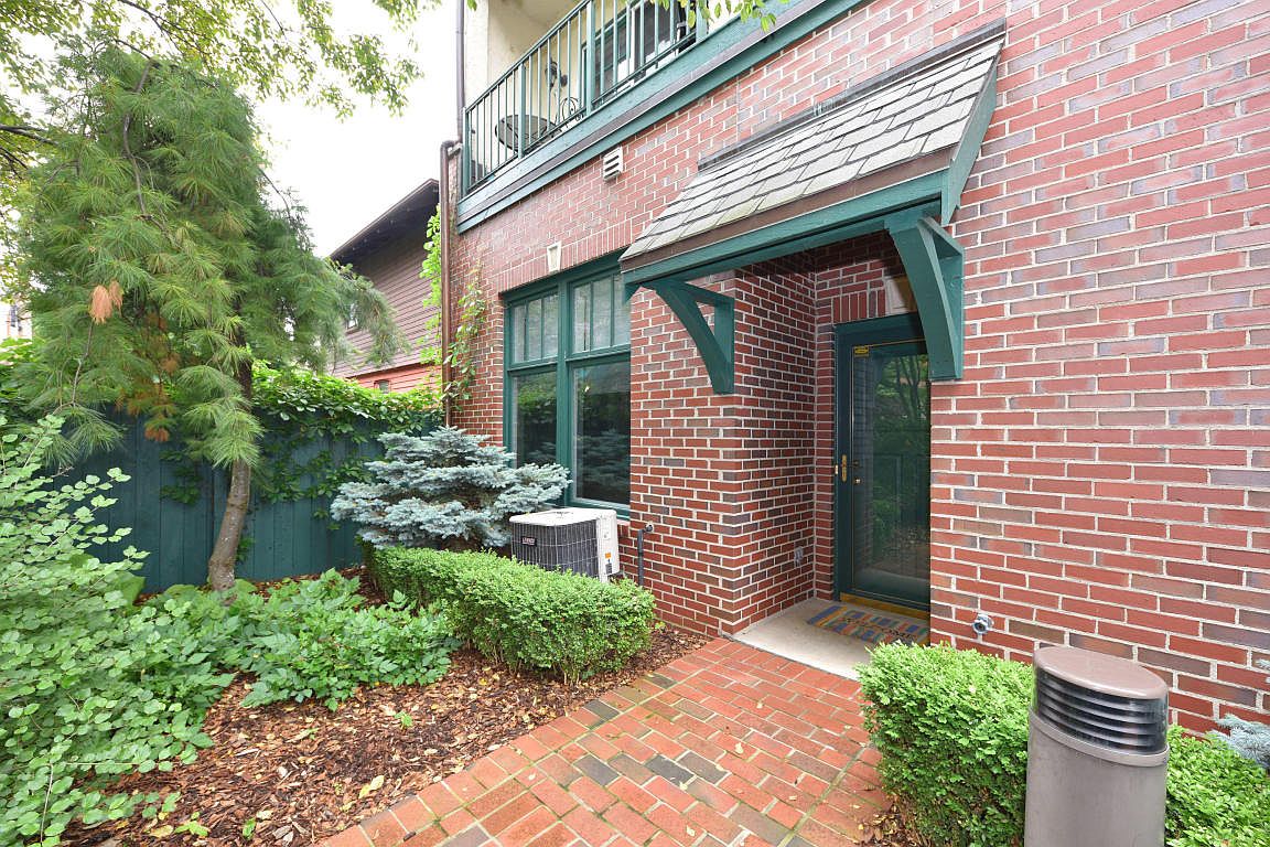 2010 E Windsor Pl, Milwaukee, WI 53202 Zillow