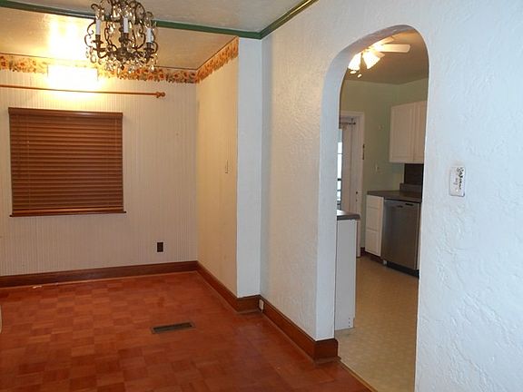 4th image of 613 2nd Ave