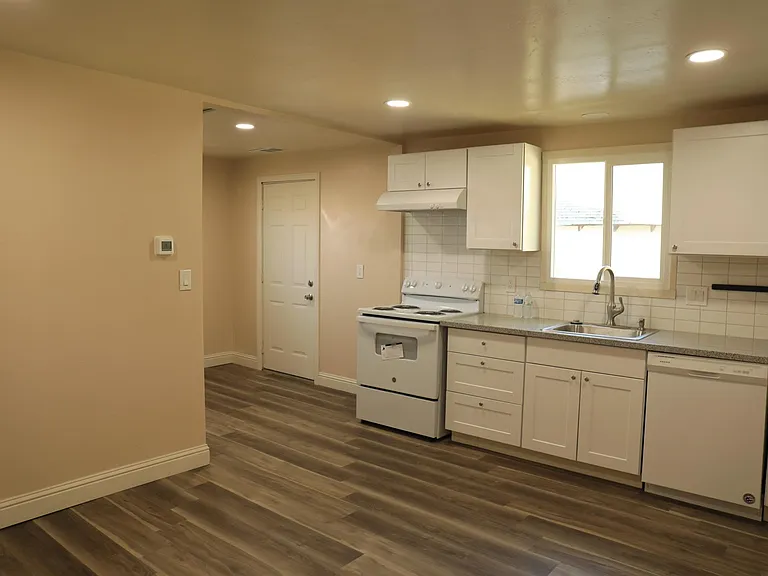 422 Pine St — Photo 4