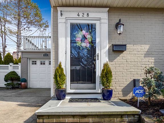 2nd image of 428 Cornwell Ave