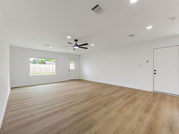 5th image of 863 Marcolin St
