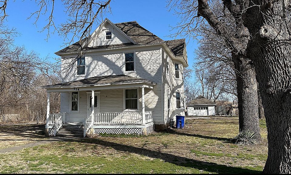 Grand ol' home from the curb