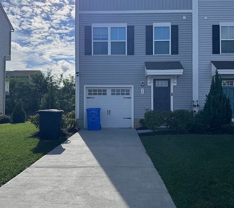 1st image of 39 F Parsons Blvd