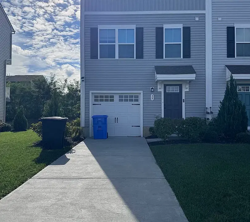 39 F Parsons Blvd