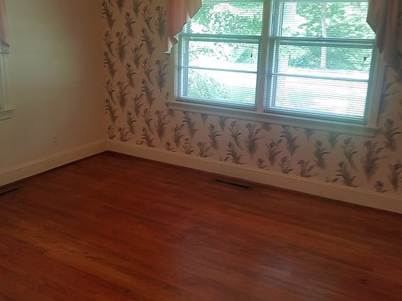 5th image of 120 Franklin St